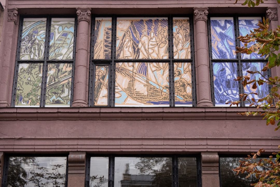 Всі.Свої прикрасили вітрини магазинів роботами українських митців: який вигляд вони мають