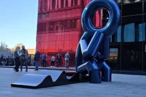 У Unit.City встановили скульптуру "Мислитель": що вона означає та скільки експонуватиметься