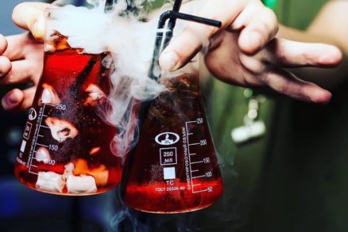 На «Олімпійській» відкривається бар «Морфій» з коктейлями в крапельницях