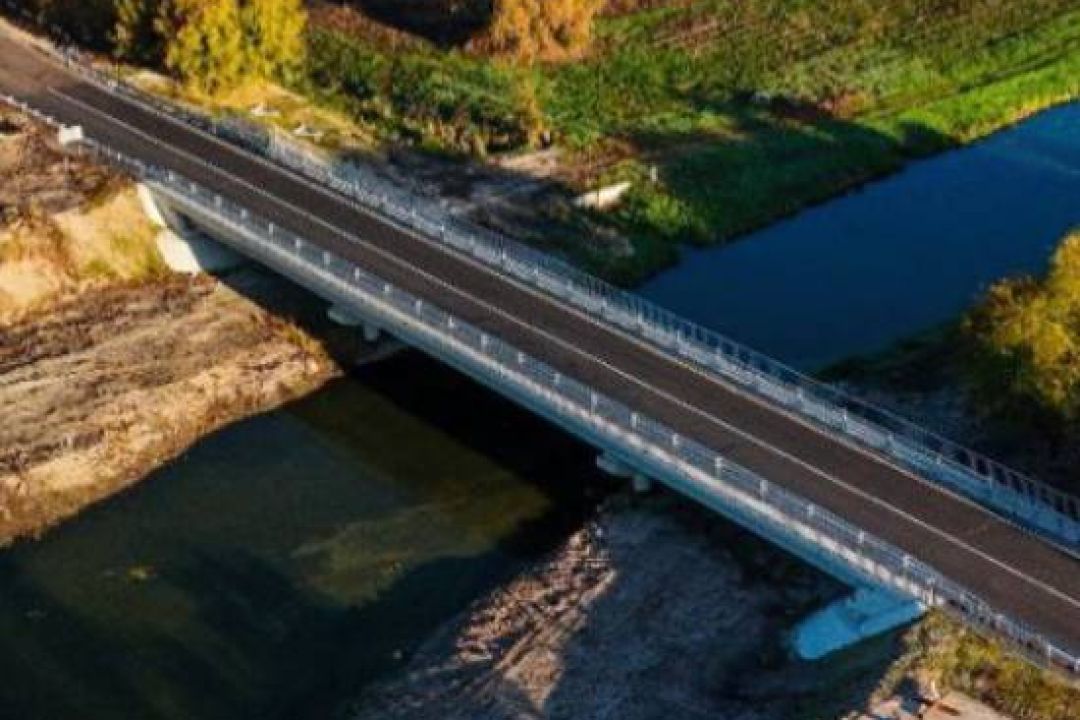 Дивіться, як на Київщині відновили міст через річку Трубіж, зруйнований росіянами