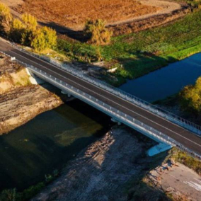 Дивіться, як на Київщині відновили міст через річку Трубіж, зруйнований росіянами
