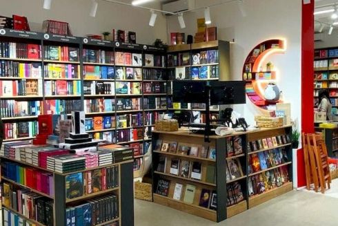 Книжкова крамниця, івенти та кава: "Книгарня "Є" відкриє культурний простір на Оболоні