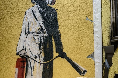 Графіті Бенксі, яке намагалися вкрасти у Гостомелі, тепер можна побачити у Лаврі