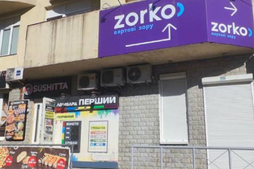 Дивіться, як на Позняках вулицю очистили від незаконної реклами: фото