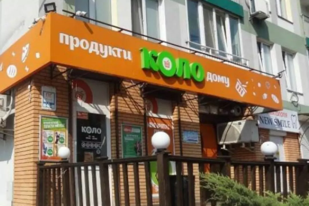 Дивіться, як з київського ЖК демонтували 40 вивісок, які перекривали вікна будинку: фото