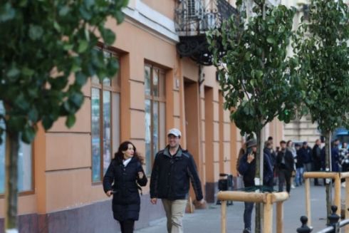 В центре Львова за средства благотворителей высадили более 40 деревьев
