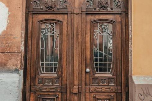 У Львові відновили історичну сецесійну браму на вулиці Антоновича: фото