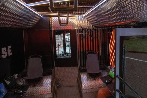 Мобільну школу керування дронами відкрили на базі старого автобусу МАЗ: дивіться, який вигляд вона має