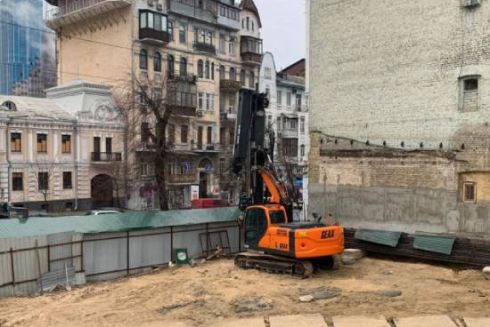 На місці історичної cадиби Лошевичів у центрі Києва зупинили незаконне будівництво