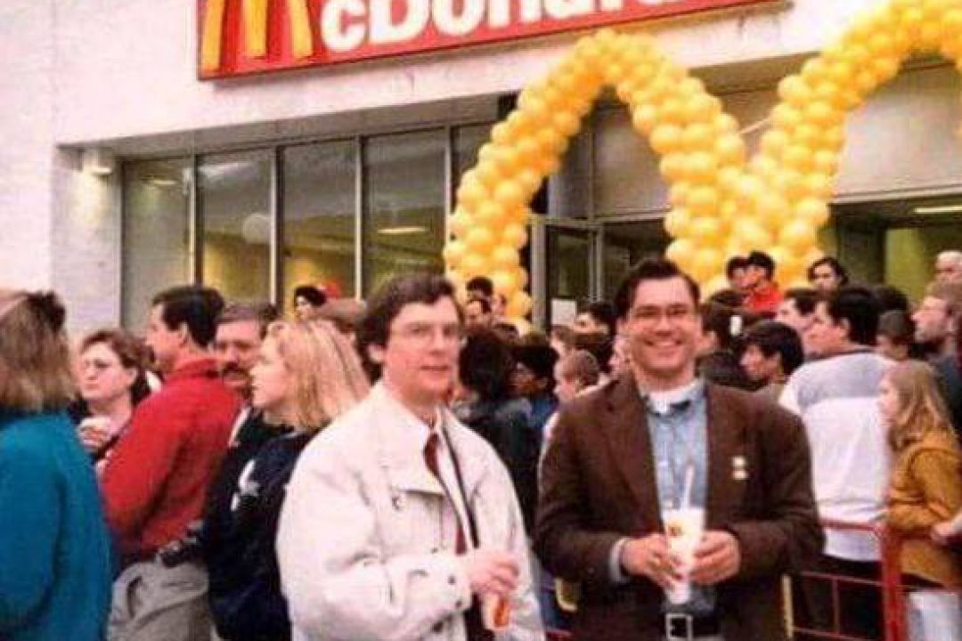 Фото дня: McDonald's на Лукʼянівці у день відкриття 1997 року
