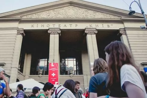 На фасаде кинотеатра &laquo;Киев&raquo; покажут фильм &laquo;Прощай, кино!&raquo;