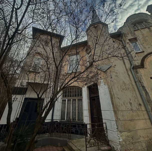 Історичну віллу художника Розвадовського у Львові виставили на продаж за 850 тисяч доларів
