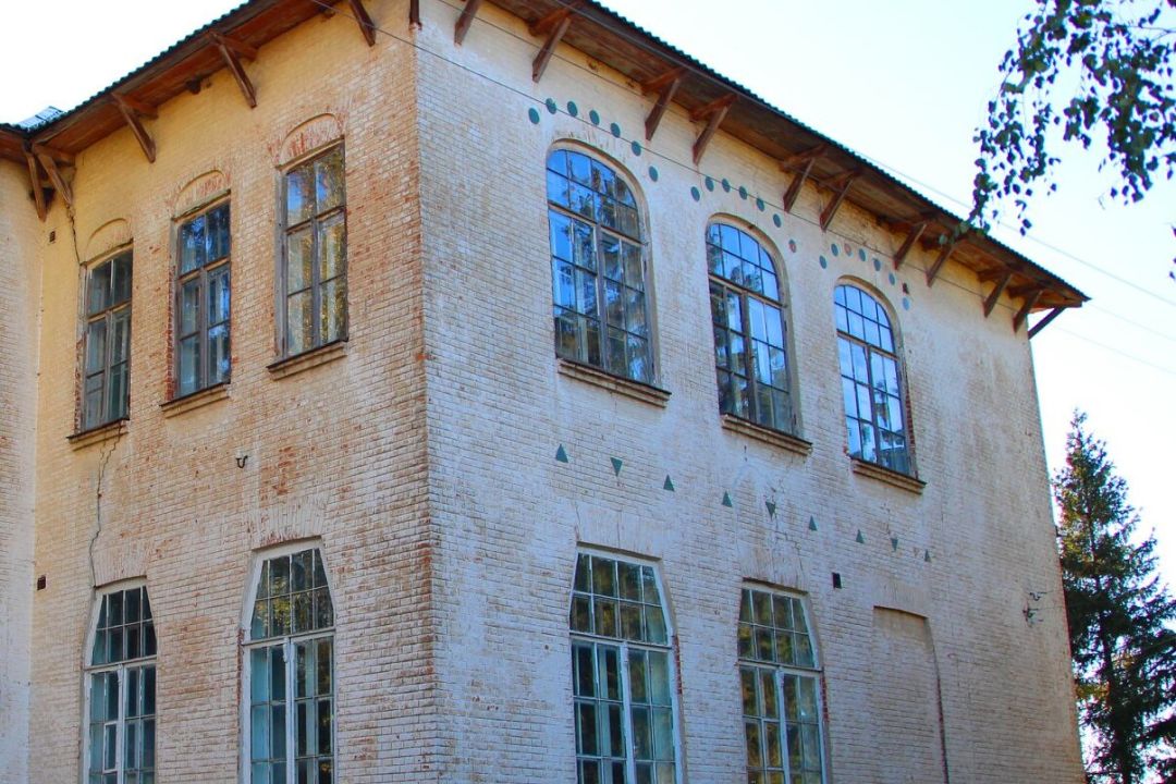 Школу початку ХХ століття в стилі українського модерну знищили росіяни на Сумщині