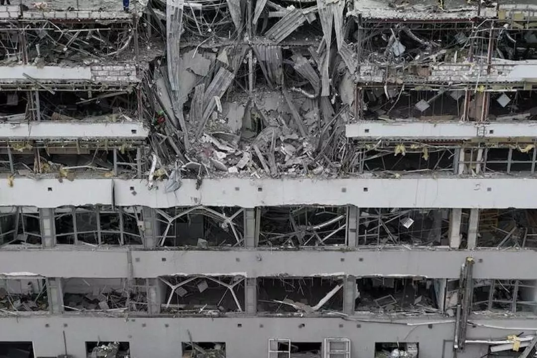 БЦ Grey Plaza у Києві зруйновано внаслідок обстрілу: напередодні його виставили на продаж за 23 млн доларів