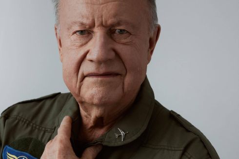 Український бренд створив прикраси у вигляді літака "Мрія": до рекламної кампанії доєднався перший пілот