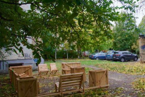 У дворику на Подолі облаштували громадський простір