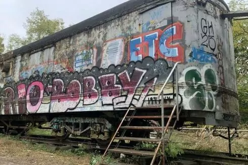 Останній дореволюційний трамвай "Пульман" у Пущі-Водиці демонтував "Київпастранс"