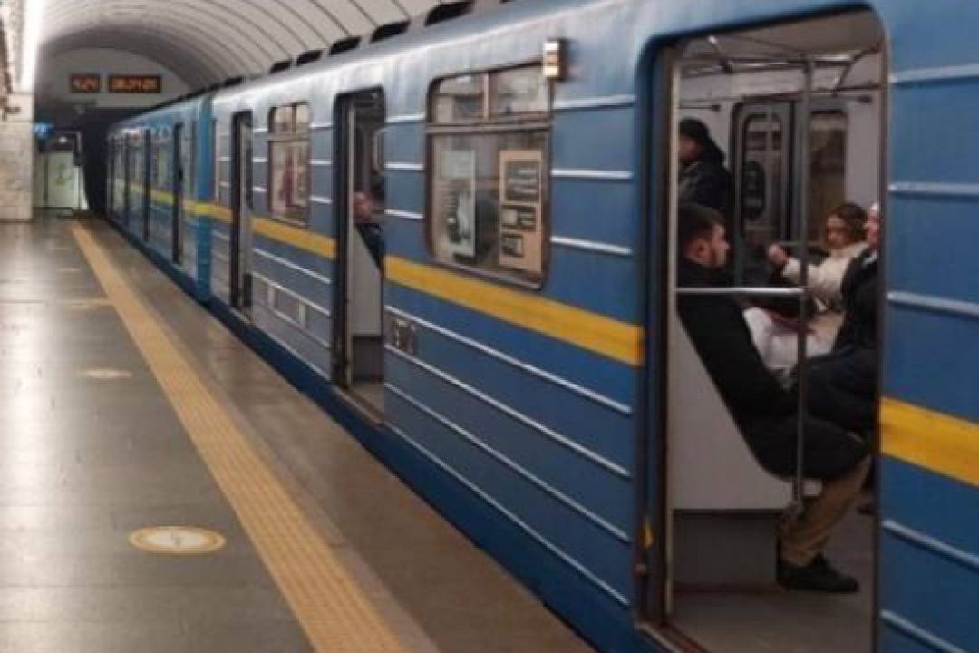 У Києві збільшили інтервали руху поїздів метро: нові графіки