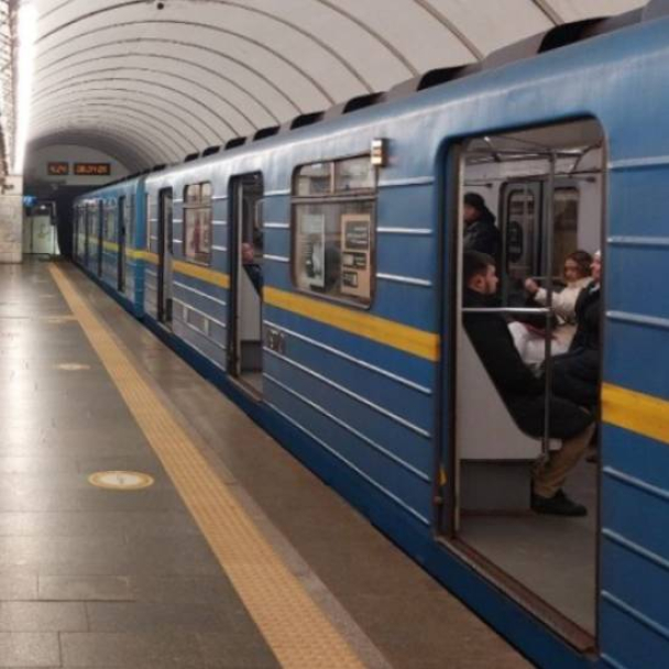 У Києві збільшили інтервали руху поїздів метро: нові графіки