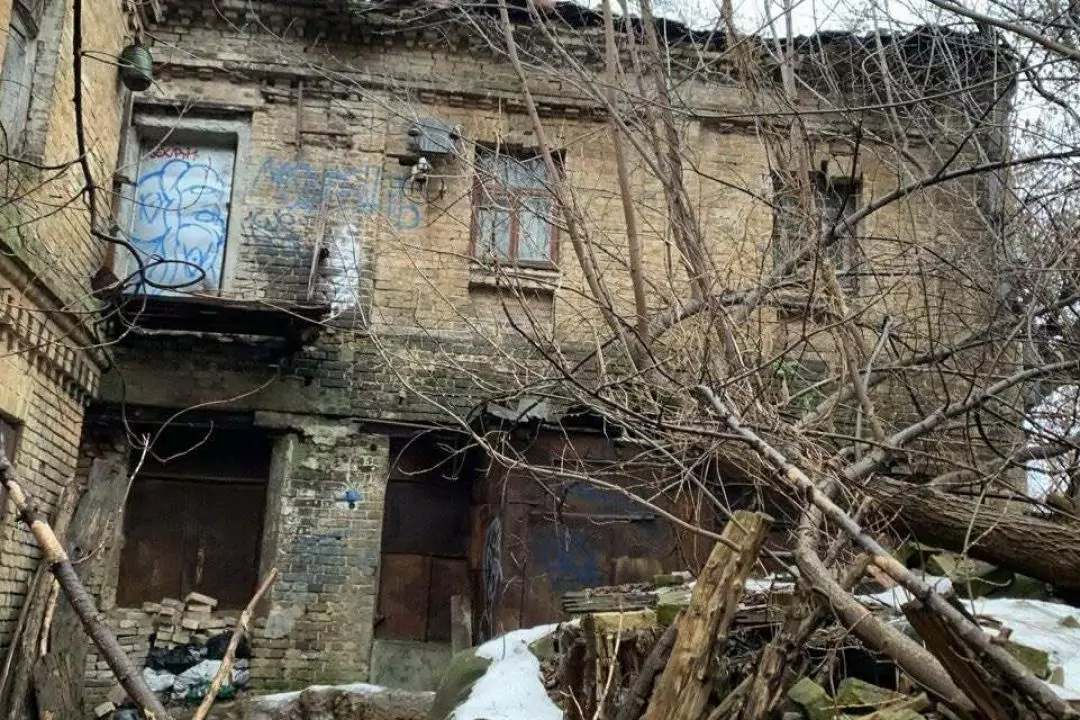 На Вознесенському узвозі почали розбирати залишки садиби 1898 року
