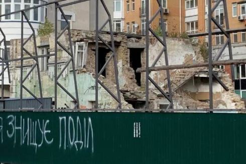 Історичну лісопильню Сніжка на Подолі майже повністю розібрали: фото