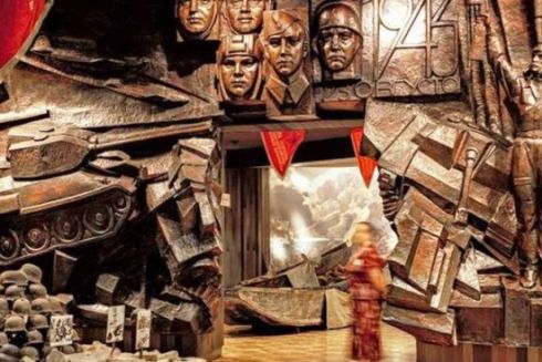 У Музеї війни демонтують радянську скульптуру "Курська битва" за понад пів мільйона гривень