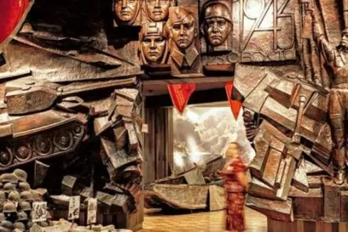 У Музеї війни демонтують радянську скульптуру "Курська битва" за понад пів мільйона гривень