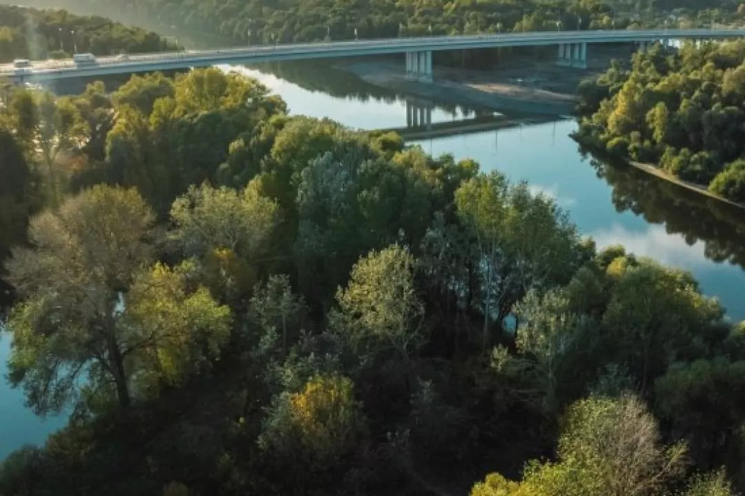 Дивіться, як на Чернігівщині відновили міст через Десну, зруйнований росіянами