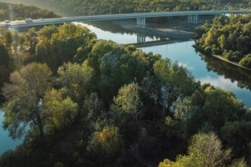 Дивіться, як на Чернігівщині відновили міст через Десну, зруйнований росіянами