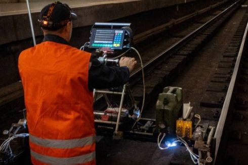 Київський метрополітен показав, як ремонтують колії: фото