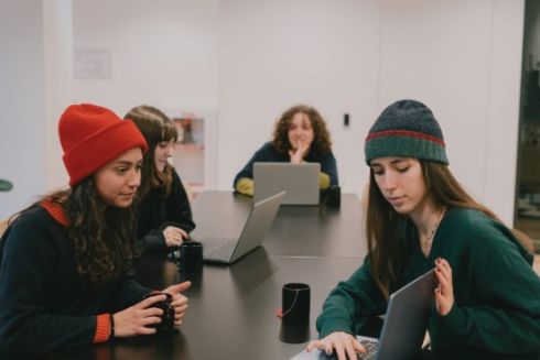 Українські школярі створили ШI-інструмент, що виявляє дискримінацію у соцмережах