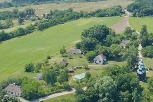 Земли возле музея в Пирогово, которые планировали застроить, вернули городу