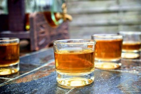 На Льва Толстого открылся «Міні-бар» с чистым алкоголем