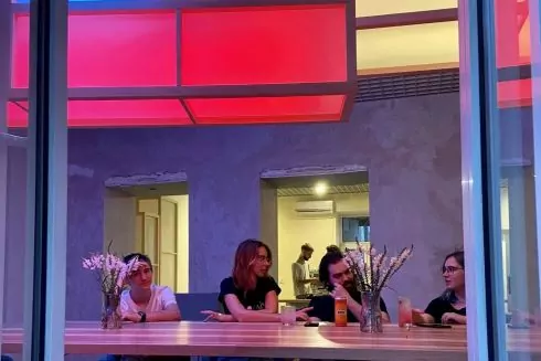 Вдень &ndash; для роботи, ввечері &ndash; для зустрічей з друзями. Біля &laquo;Університету&raquo; запрацював кафе-бар For Friends