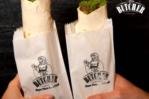 На Бессарабці відкрилася точка, де готують гібрид бургера і хот-дога Rissol