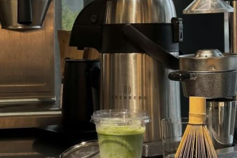 Возле дворца «Украина» заработала кофейня 0642 Coffee