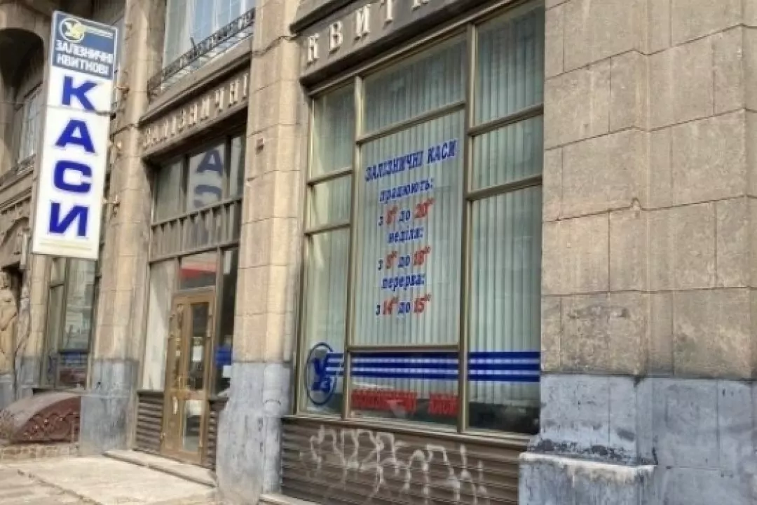На місці залізничних кас у центрі Львова відкриють книгарню видавництва &laquo;Човен&raquo;
