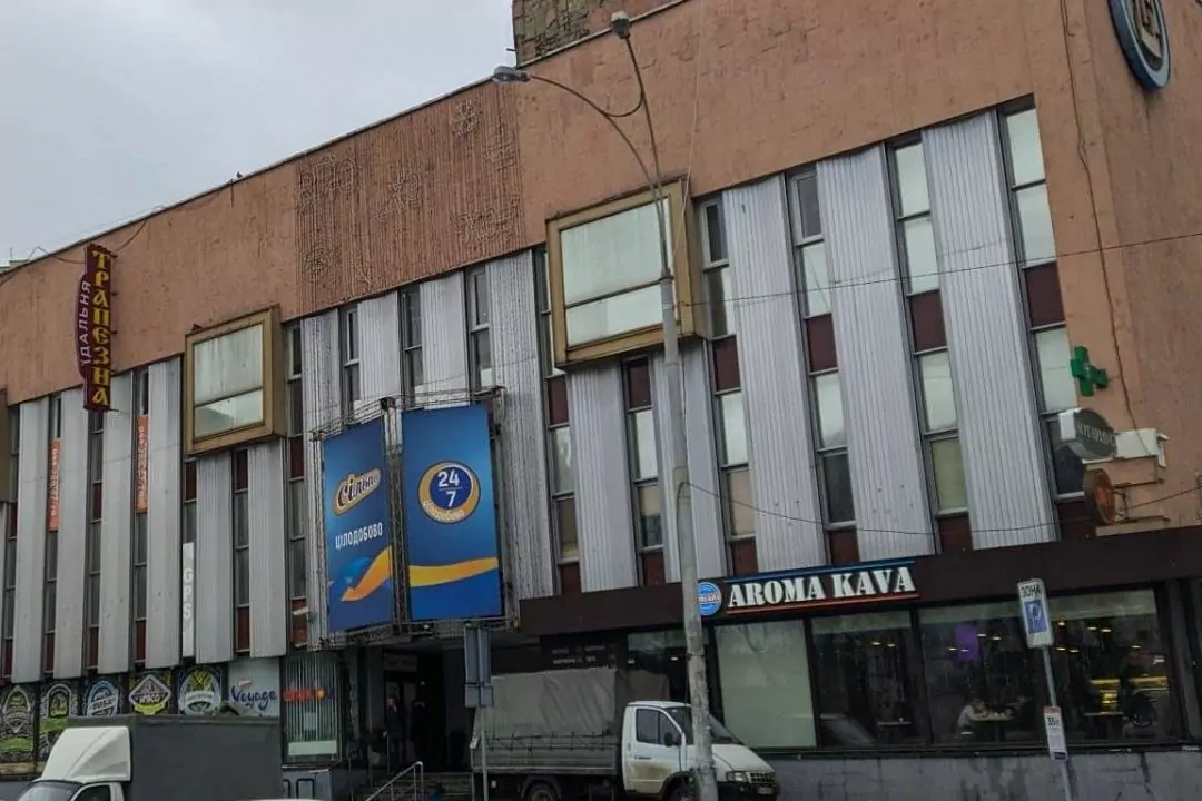 Возле Лавры разрешили построить 18-этажную высотку. Там можно строить не выше 9 этажей