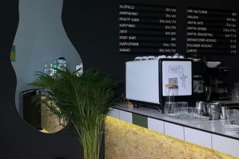 Кофе, сэндвичи и салаты: возле Лыбидской площади заработала кофейня Brewsell