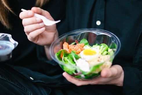 На Шота Руставелі відкрився заклад з ролами та боулами від Діми Борисова, де всі страви по 139 грн