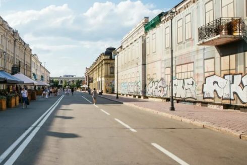 На Подоле заменят баннер на заброшенной исторической усадьбе почти за 400 тысяч грн