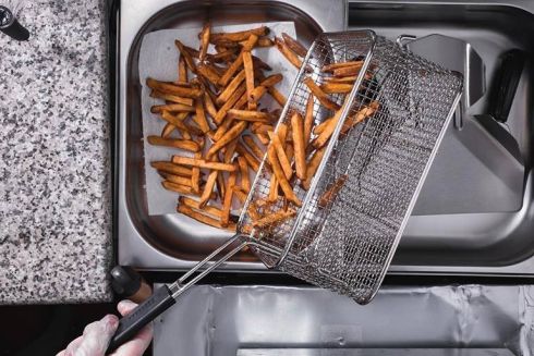 На Льва Толстого открылся фастфуд с картошкой фри «Ось лось»