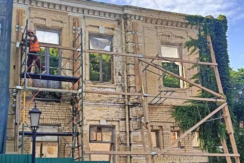 У Києві на Андріївському узвозі знищили пам'ятку архітектури під виглядом реставрації