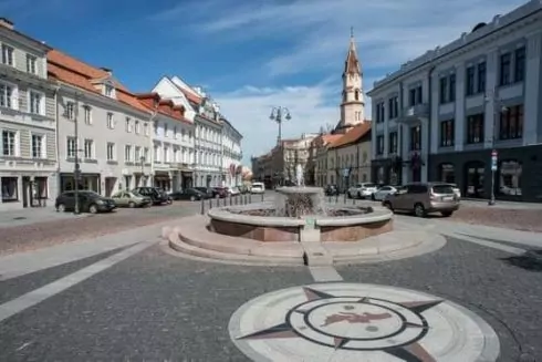 Влада Вільнюса дозволила встановлювати відкриті кафе у парках і скверах