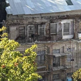 Забудовник продовжує розбирати пам'ятку на Андріївському узвозі — попри заборону КМДА