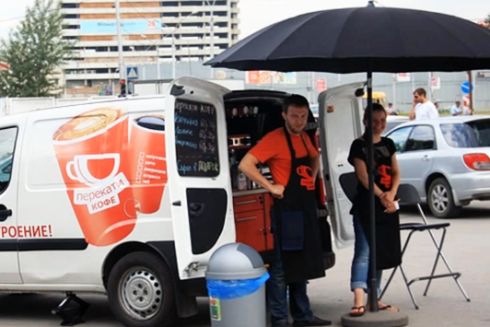 В Киеве с начала августа убрали шесть автокофеен