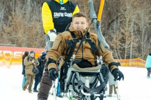 У Голосіївському парку ветерани з інвалідністю випробували катання на адаптивних лижах