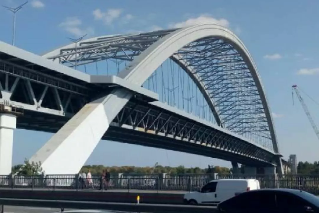 Подільський міст відкриють для легкових авто та пасажирського транспорту з 1 грудня