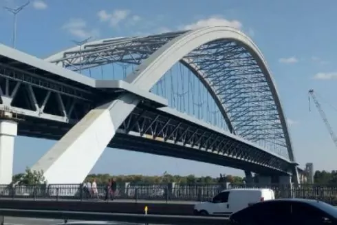 Подільський міст відкриють для легкових авто та пасажирського транспорту з 1 грудня