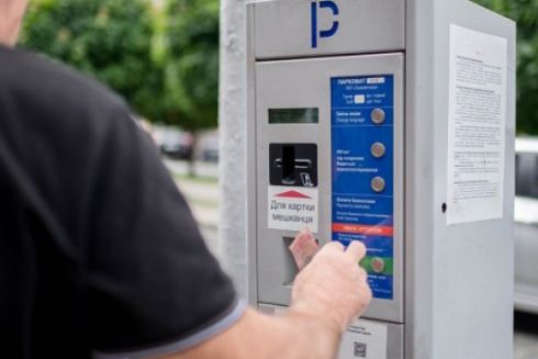 Кияни просять облаштувати паркомісця біля кінцевих станцій метро